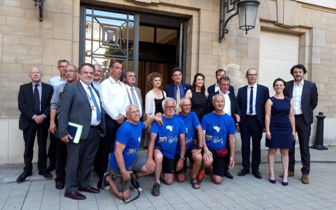 25 juin 2018: remise des 105 000 signatures à l’Assemblée Nationale